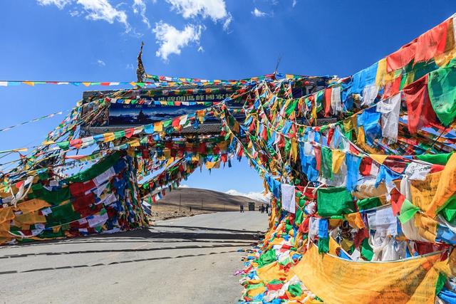 珠峰冰川消融引發新問題,登山者尸體、垃圾暴露