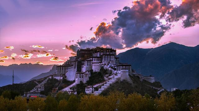 西寧到拉薩旅游指南,青藏鐵路由此開始