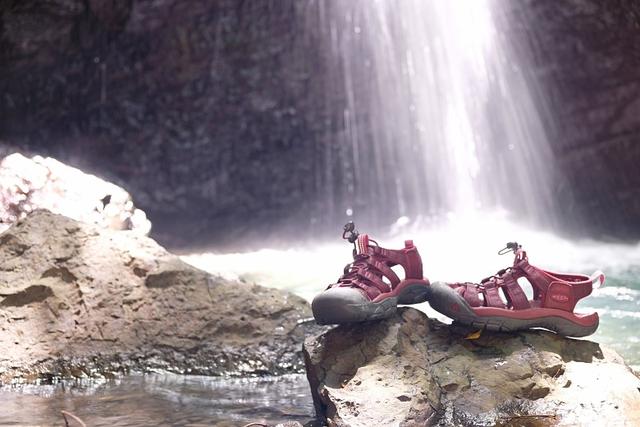 想去戶外玩水，穿一雙KEEN水陸兩用溯溪鞋必不可少