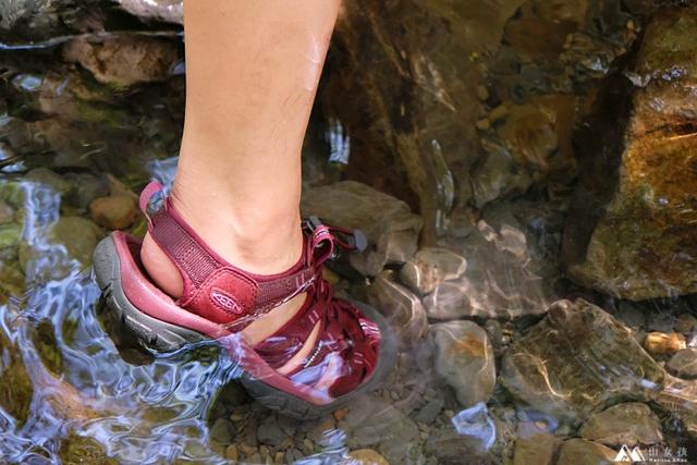 想去戶外玩水，穿一雙KEEN水陸兩用溯溪鞋必不可少