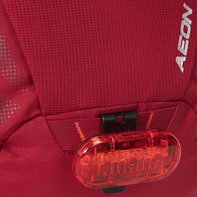 穿梭都市與戶外,英國戶外品牌Lowe Alpine多功能輕量背包實測