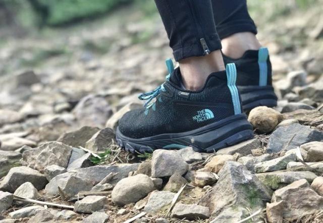 美女實測北面(The North Face)防水透氣徒步鞋