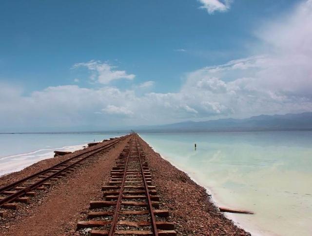 人人都要去一次的六大“天空之鏡”,中國的茶卡鹽湖
