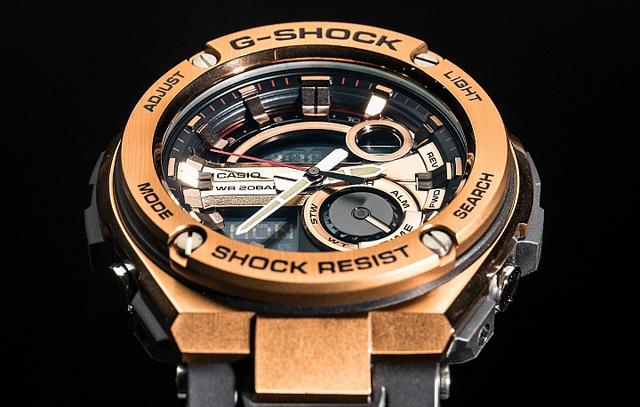 卡西歐G-SHOCK G-STEEL系列腕表，材質混搭金屬感之上