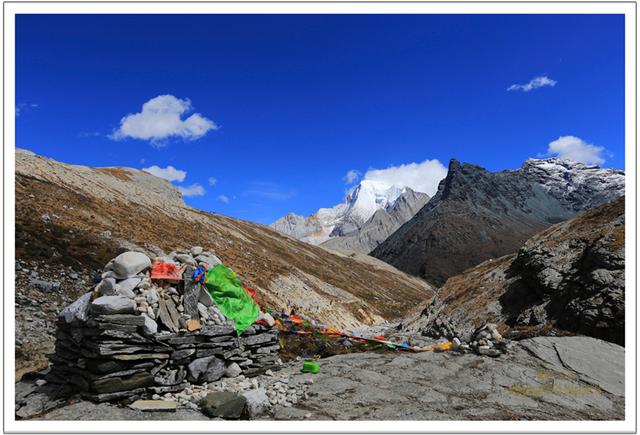 稻城亞丁牛奶海徒步攻略,探訪在海拔4500米的圣湖