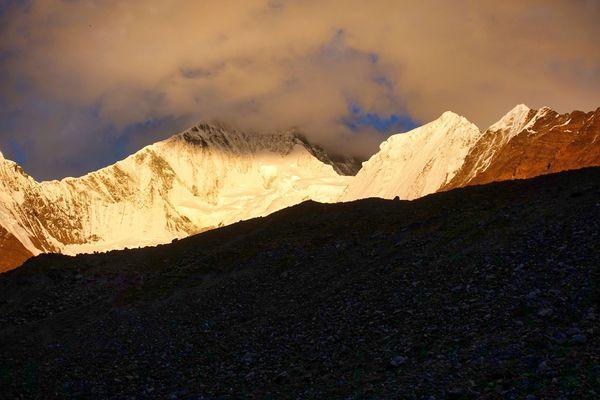 四川登山初體驗,登上海拔5588米貢嘎雪山那瑪峰
