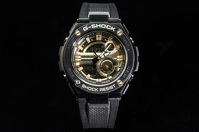 卡西歐G-SHOCK G-STEEL系列腕表，材質混搭金屬感之上