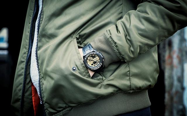卡西歐G-SHOCK G-STEEL系列腕表，材質混搭金屬感之上