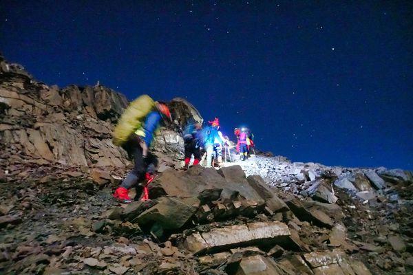四川登山初體驗,登上海拔5588米貢嘎雪山那瑪峰