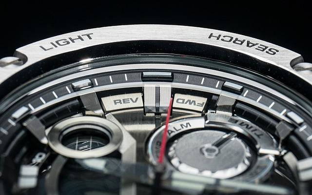 卡西歐G-SHOCK G-STEEL系列腕表，材質混搭金屬感之上