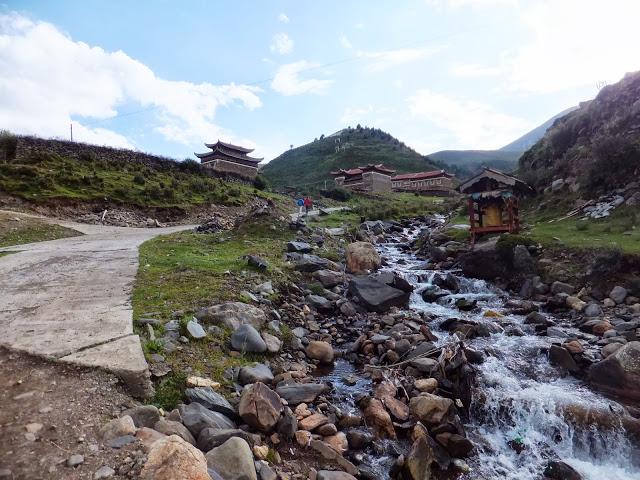 貢嘎穿越自助游攻略,貢嘎山下走一回