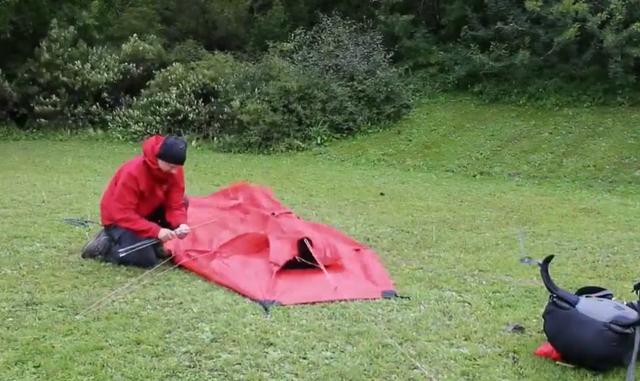 如何搭帳篷的方法,關于大風中搭設或打包帳篷的問題