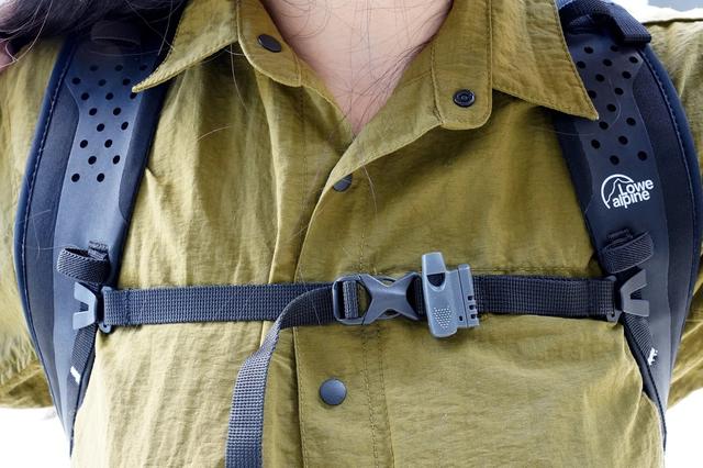 穿梭都市與戶外,英國戶外品牌Lowe Alpine多功能輕量背包實測