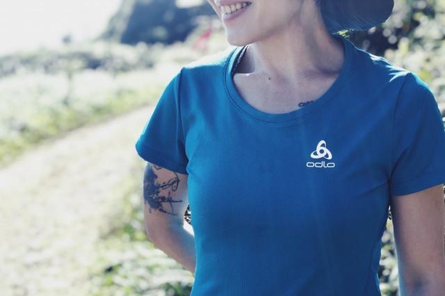 實(shí)測Odlo奧遞樂圓領(lǐng)防曬短袖，一件適合夏季運(yùn)動(dòng)穿著的T恤