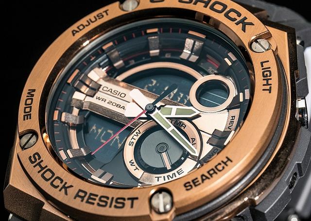 卡西歐G-SHOCK G-STEEL系列腕表，材質混搭金屬感之上