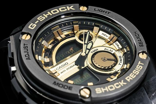 卡西歐G-SHOCK G-STEEL系列腕表，材質混搭金屬感之上