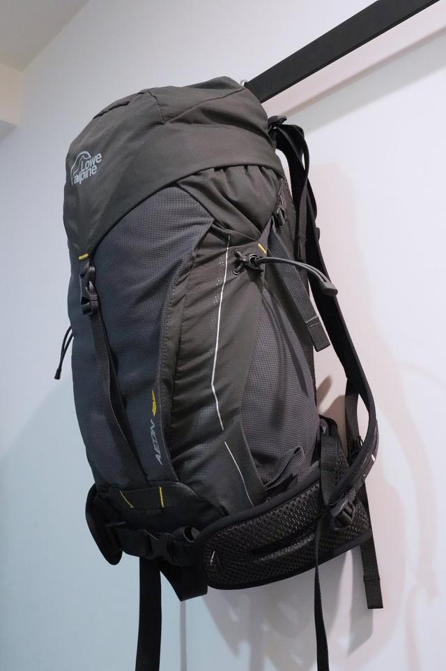 穿梭都市與戶外,英國戶外品牌Lowe Alpine多功能輕量背包實測