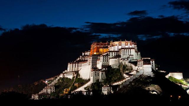 上海到拉薩旅游指南, 從東至西的文化大碰撞