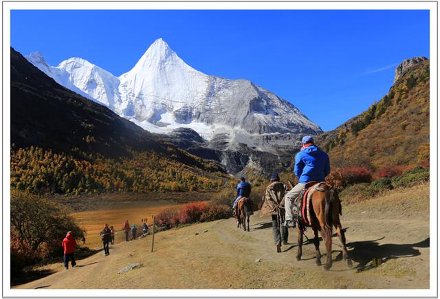 稻城亞丁牛奶海徒步攻略,探訪在海拔4500米的圣湖