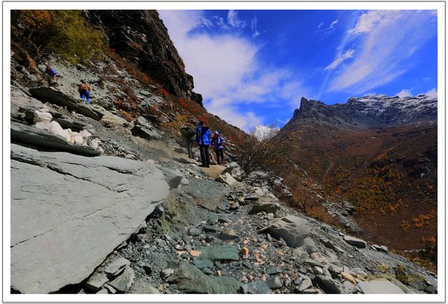 稻城亞丁牛奶海徒步攻略,探訪在海拔4500米的圣湖