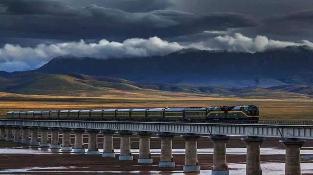 成都到拉薩旅游指南, 從熊貓到藏羚羊只有36小時的距離