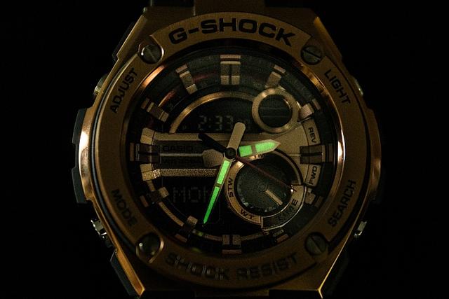 卡西歐G-SHOCK G-STEEL系列腕表，材質混搭金屬感之上