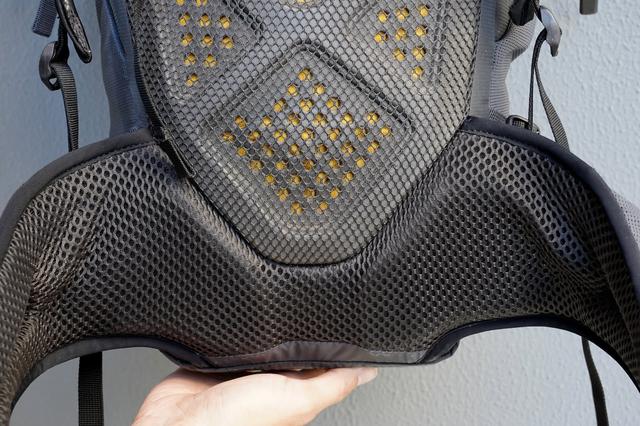 穿梭都市與戶外,英國戶外品牌Lowe Alpine多功能輕量背包實測