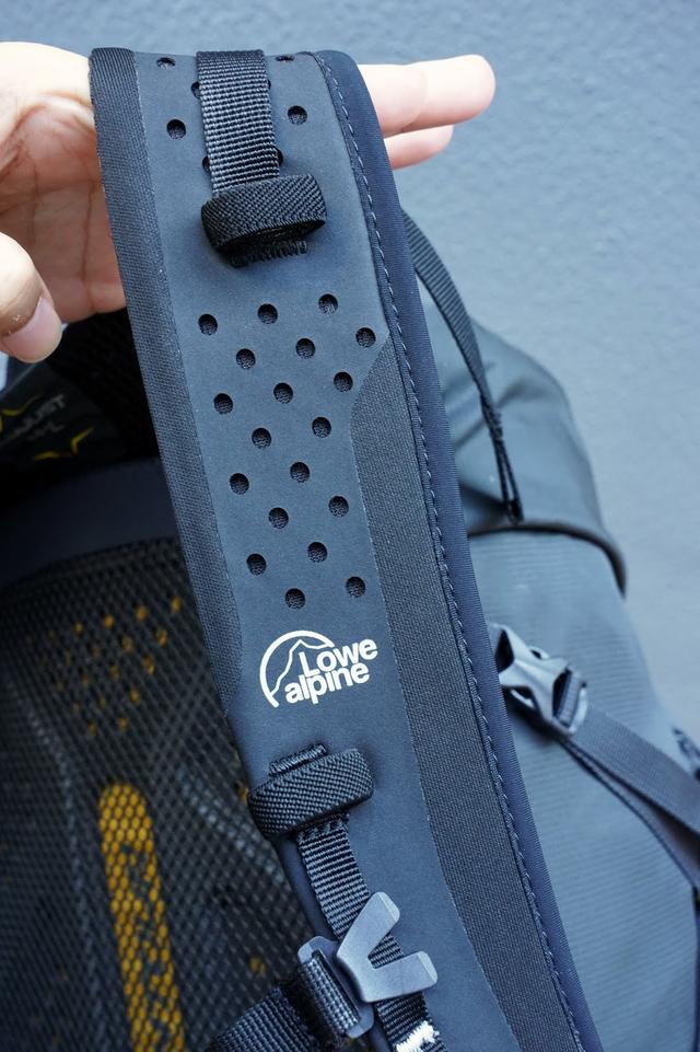 穿梭都市與戶外,英國戶外品牌Lowe Alpine多功能輕量背包實測