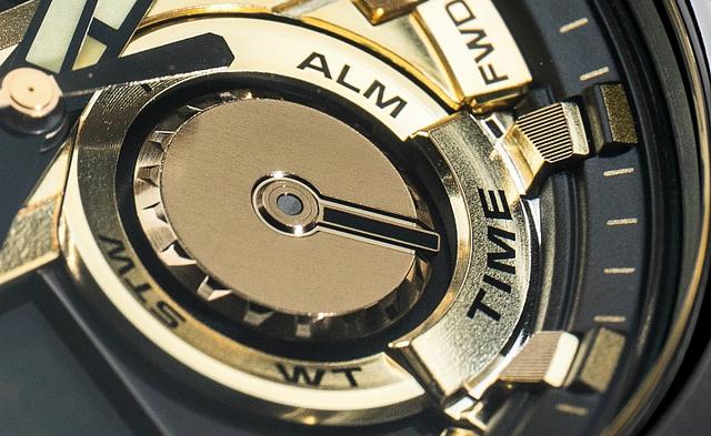 卡西歐G-SHOCK G-STEEL系列腕表，材質混搭金屬感之上