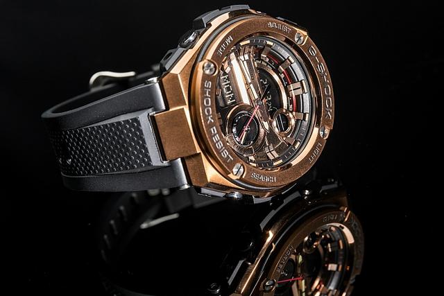 卡西歐G-SHOCK G-STEEL系列腕表，材質混搭金屬感之上