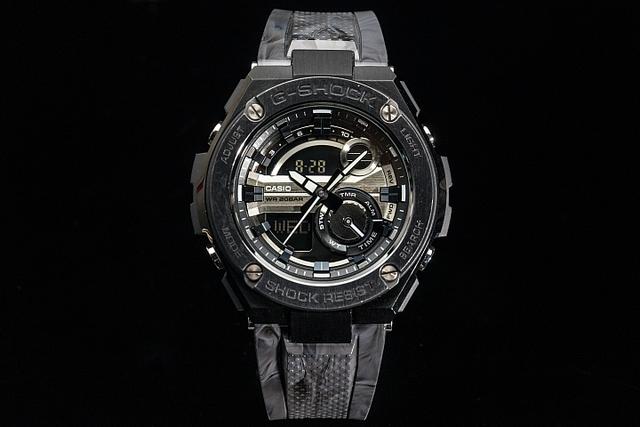 卡西歐G-SHOCK G-STEEL系列腕表，材質混搭金屬感之上