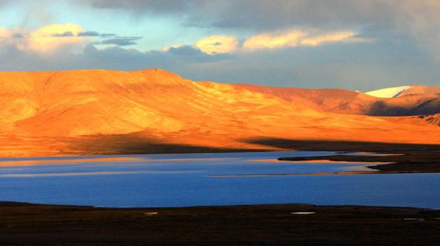 上海到拉薩旅游指南, 從東至西的文化大碰撞