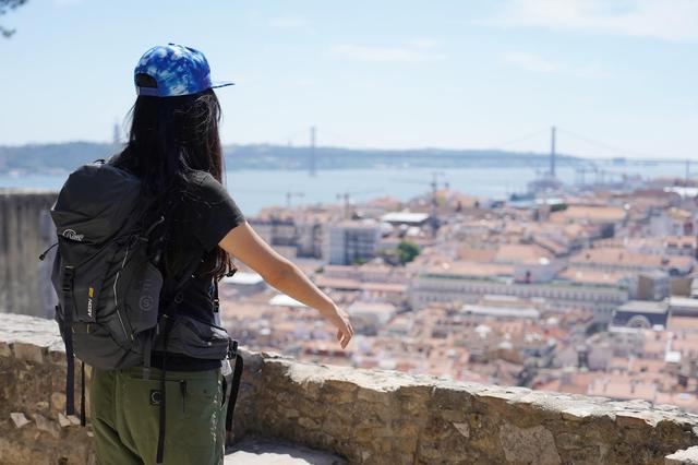 穿梭都市與戶外,英國戶外品牌Lowe Alpine多功能輕量背包實測