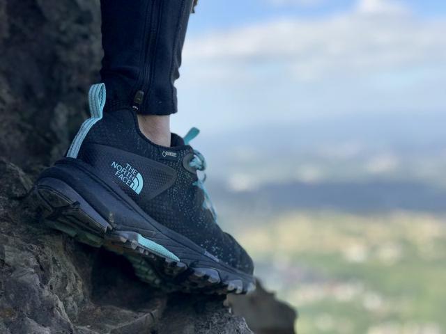 美女實測北面(The North Face)防水透氣徒步鞋