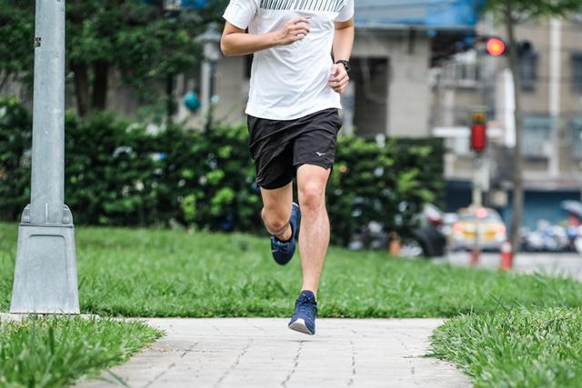 遇見腳下的Mizuno美津濃跑步鞋,陪你跑出人生方向