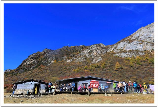 稻城亞丁牛奶海徒步攻略,探訪在海拔4500米的圣湖