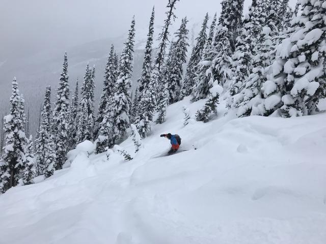 如何選擇沖鋒衣?戶外裝備實驗室最新沖鋒衣全面介紹及選購指南
