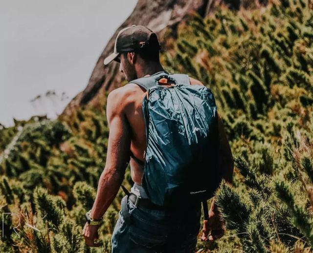 烈日酷暑的夏天去登山,如何避免熱疲勞?