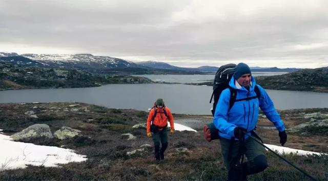 如何選擇沖鋒衣?戶外裝備實驗室最新沖鋒衣全面介紹及選購指南