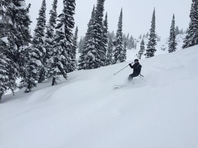 如何選擇沖鋒衣?戶外裝備實驗室最新沖鋒衣全面介紹及選購指南