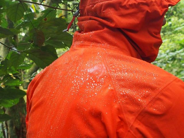 戶外品牌Rab軟殼外套裝備測評,帥氣且實用的軟殼