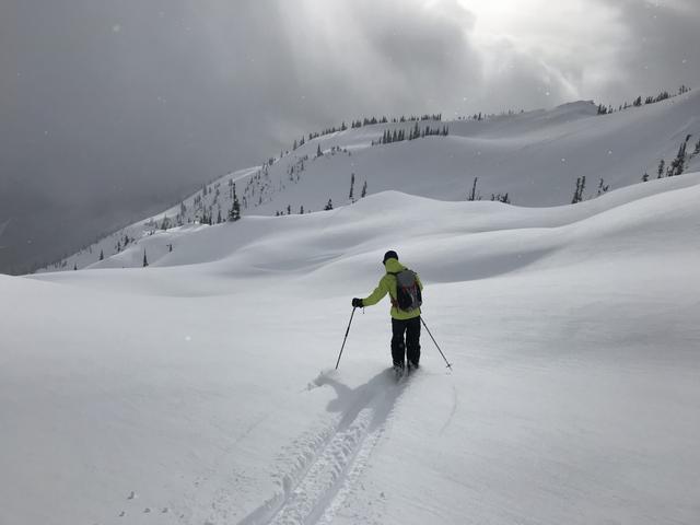 如何選擇沖鋒衣?戶外裝備實驗室最新沖鋒衣全面介紹及選購指南