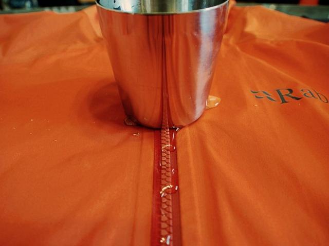 戶外品牌Rab軟殼外套裝備測評,帥氣且實用的軟殼