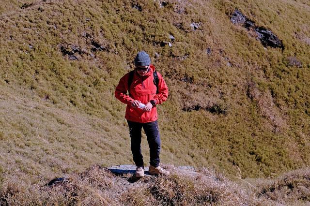 LOWA Z-6S中幫軍靴讓你看明白山寨與正品之間到底有啥區別！