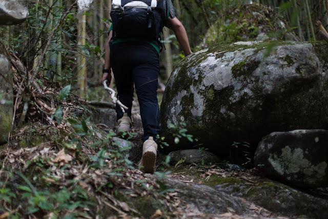 LOWA Z-6S中幫軍靴讓你看明白山寨與正品之間到底有啥區別！