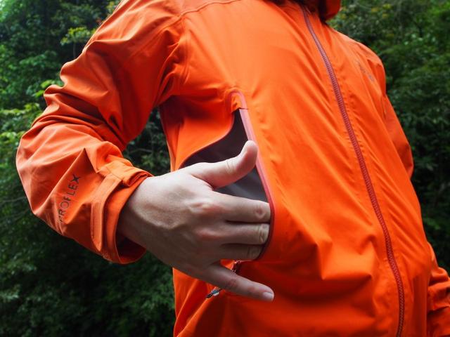 戶外品牌Rab軟殼外套裝備測評,帥氣且實用的軟殼