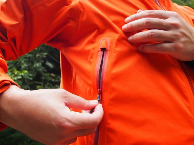 戶外品牌Rab軟殼外套裝備測評,帥氣且實用的軟殼