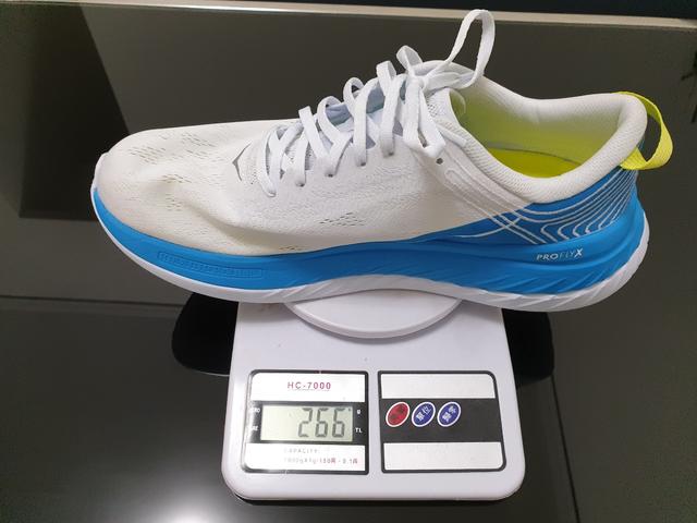 戶外跑步你擁有更輕量的選擇,HOKA ONE ONE CARBON X競速跑鞋