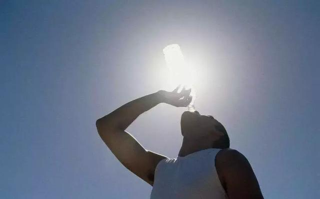 烈日酷暑的夏天去登山,如何避免熱疲勞?