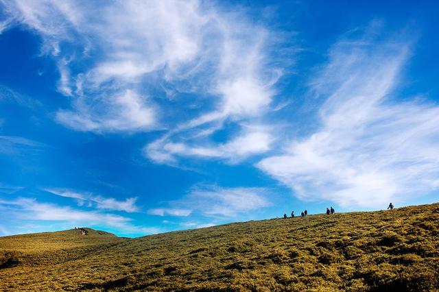 夏季戶(hù)外徒步登山的衣物穿搭原則，看看都有哪些？